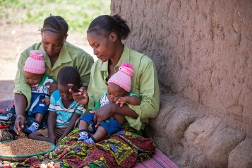 Les approches communautaires sont essentielles pour sauver la vie des mères dans les contextes à faibles ressourcesbanner image